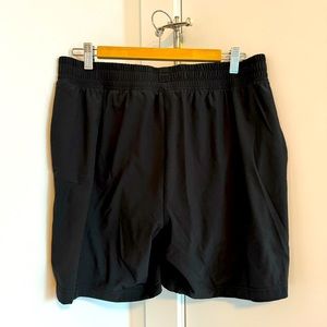 RHONE “7 LINED MAKO SHORTS - (L) BLACK